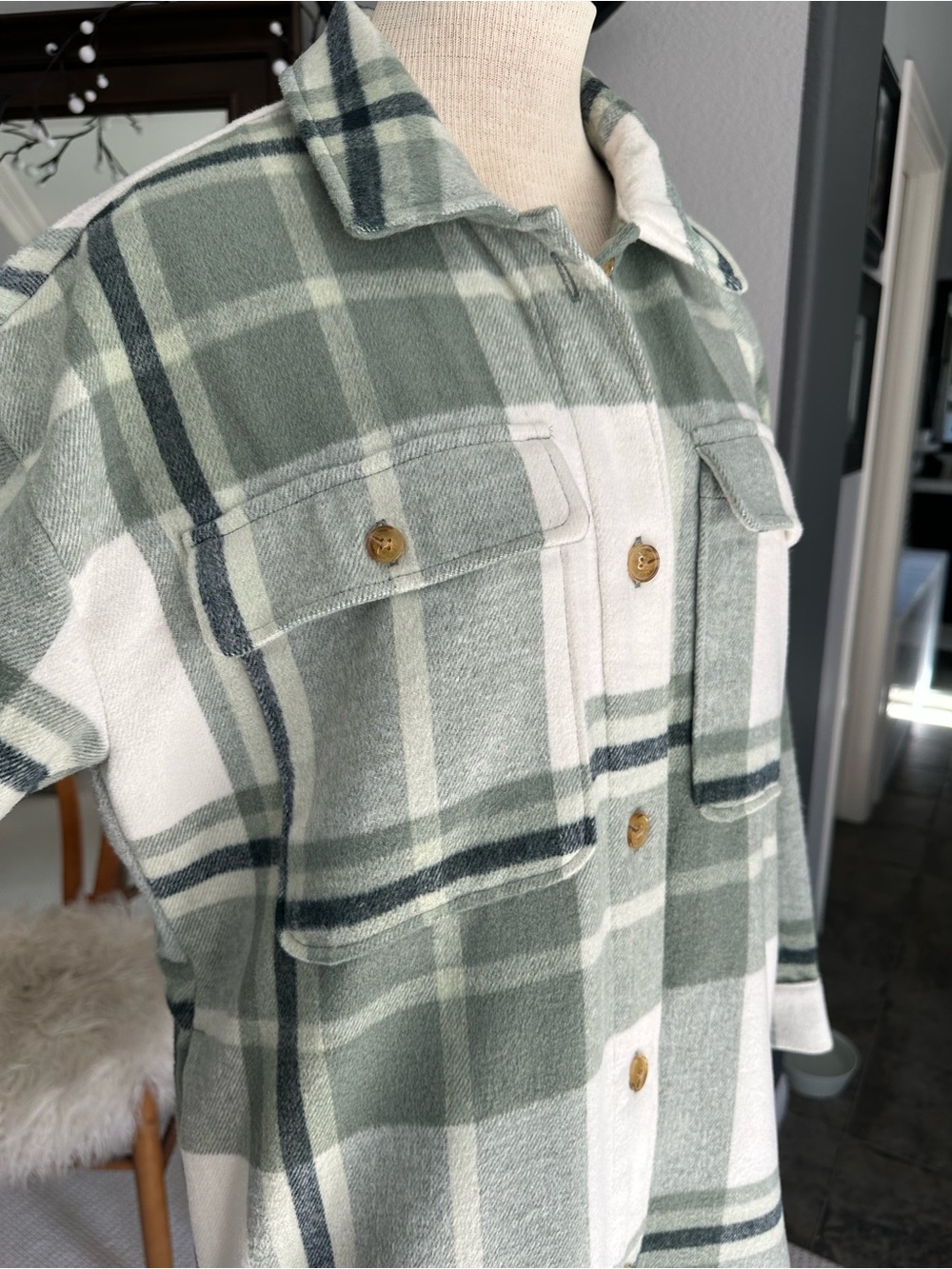 Banana Republic Sage, Ivory and Slate Plaid Shirt Jacket, size medium - Picture 3 of 16